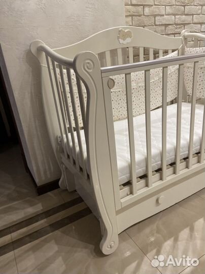 Детская кровать с маятником и ящиком