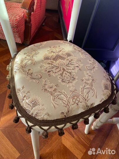 Старинное зеркало. Венский стул