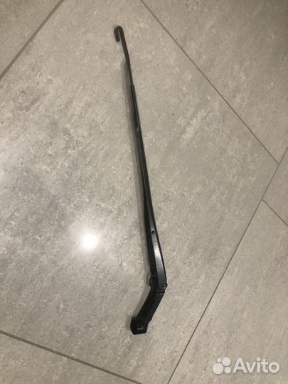 Поводок стеклоочистителя передний правый Toyota