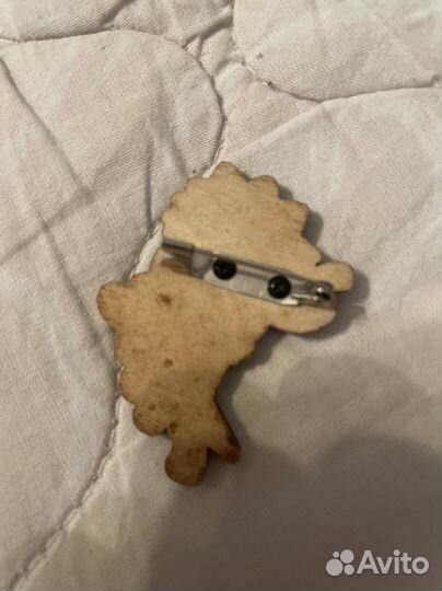 Значок аниме деревянный