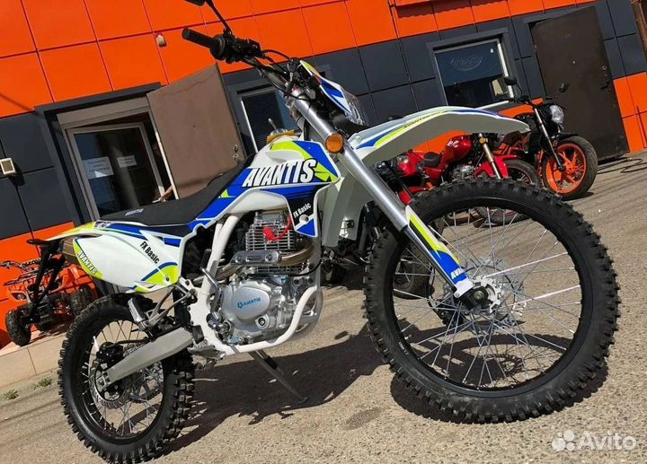 Мотоцикл Avantis FX Basic+ 21/18 витринный