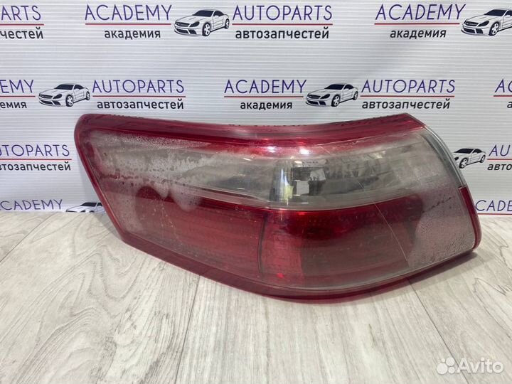 Фонарь задний наружный левый Toyota Camry V40 2009