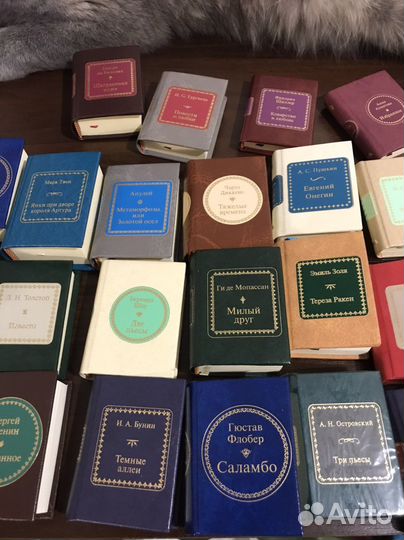 Шкаф с книгами