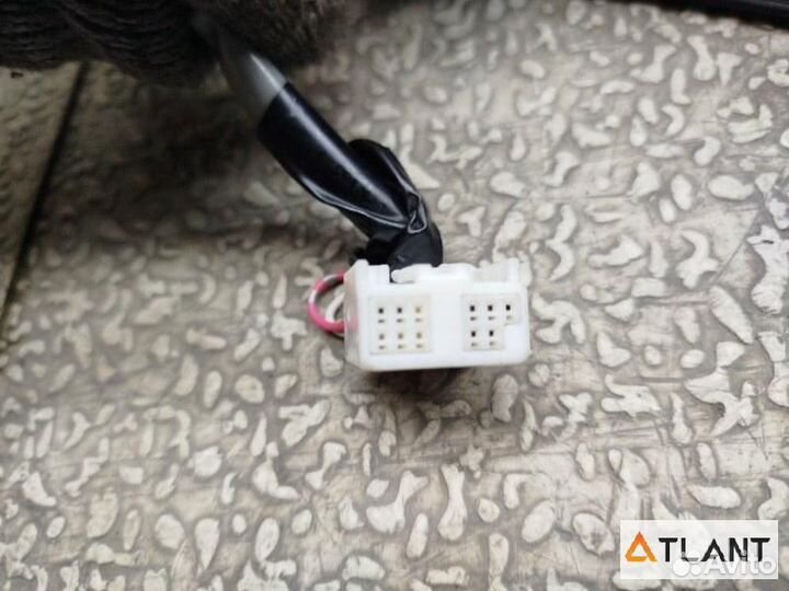 Зеркало переднее левое toyota isis