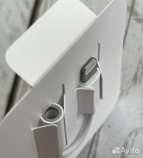 Адаптер Apple Lightning/выход 3,5 мм для наушников
