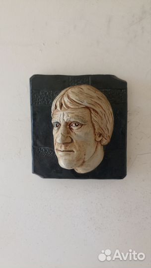 Барельеф. В.С.Высоцкий