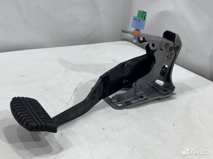 Педаль тормоза Mitsubishi Outlander 3