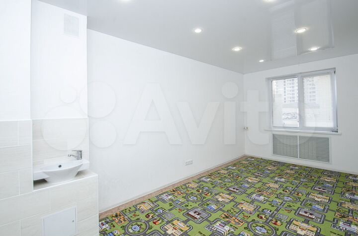 2-к. квартира, 72 м², 1/10 эт.