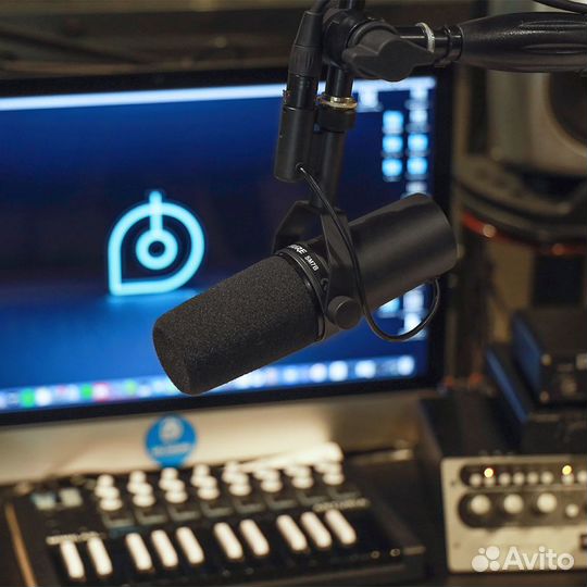 Shure SM7B динамический студийный микрофон и