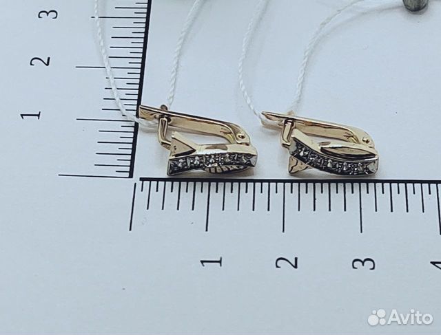 Золотые серьги с камнем