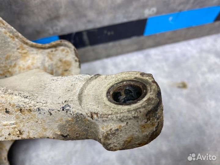 Кулак поворотный передний правый Opel Corsa D 1.0