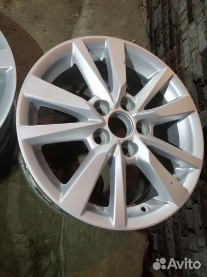 Оригинальные диски на toyota camry r16