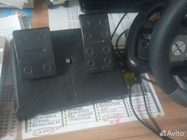 Игровой руль с педалями