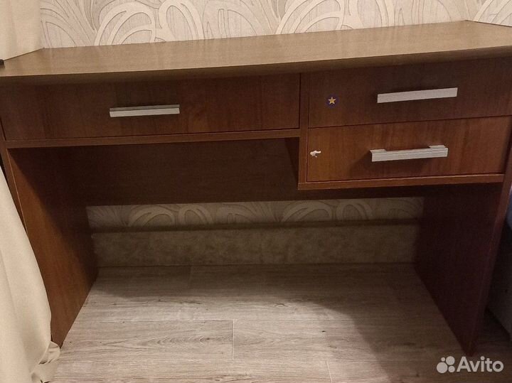 Письменный стол