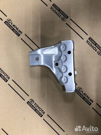 Кронштейны передние Toyota Land Cruiser 200