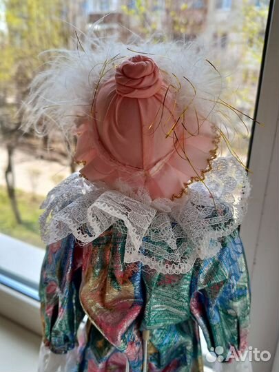 Коллекционная фарфоровая кукла