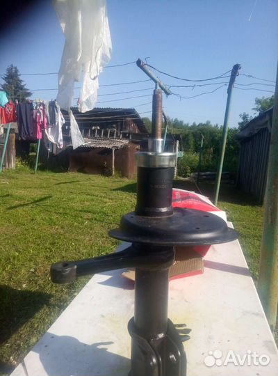 Стойка амортизатора передняя правая ваз калина