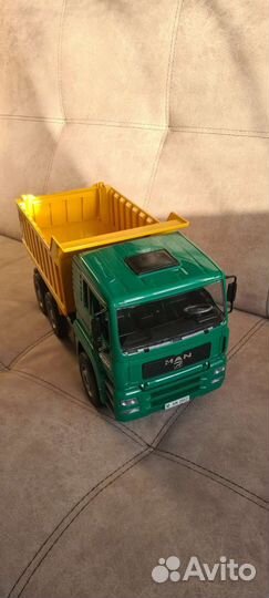 Игрушка самосвал Bruder