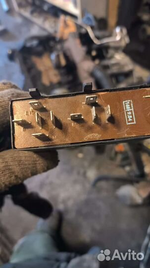 Реле холостого хода Audi 100c3 443907393M