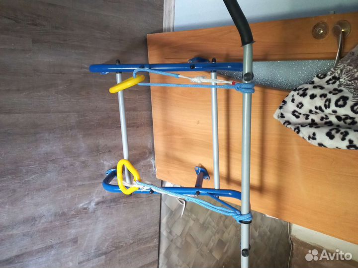 Турник настенный