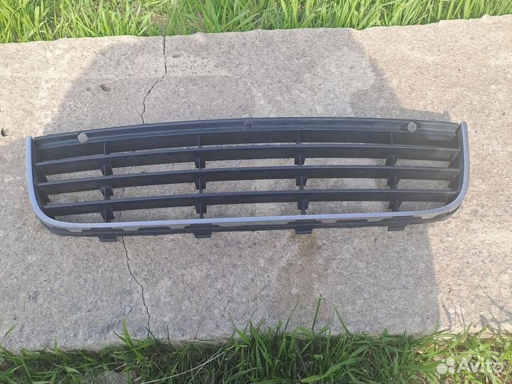Решетка в пер., бампер Volkswagen Jetta 5,Golf 5