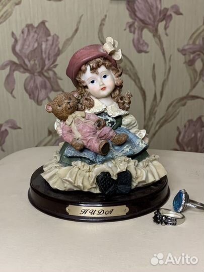 Кукла фарфоровая коллекционная