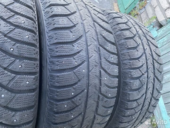Bridgestone Ice Cruiser 7000 235/60 R16