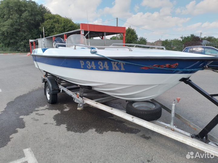 Прогулочный катер