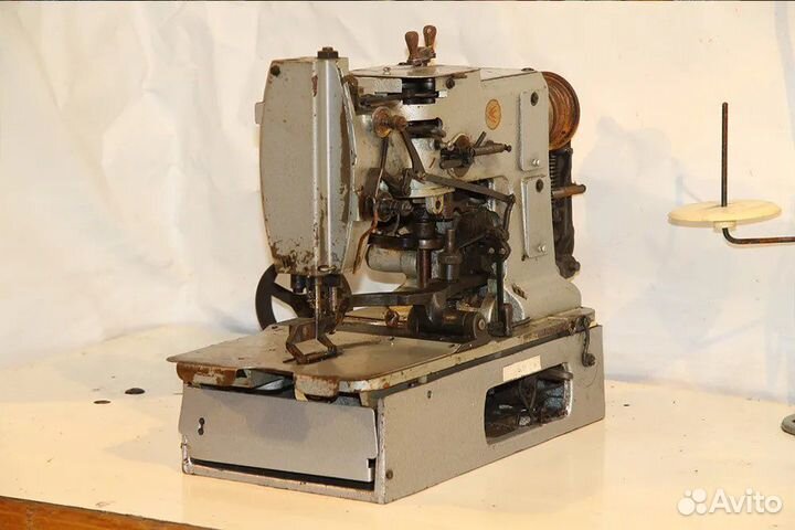 Петельная швейная машина