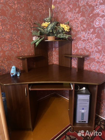 Компьютерный стол