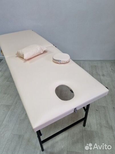 Кушетка массажная с вырезом новая