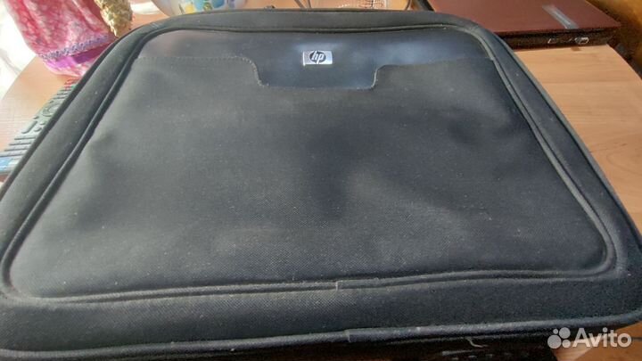 Ноутбук HP с фирменной сумкой