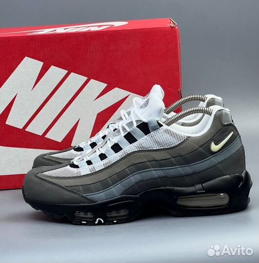 Серые кроссовки Nike Air Max 95