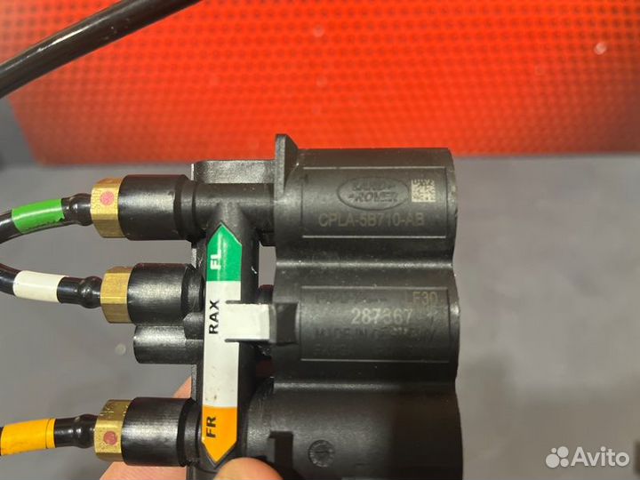 Блок клапанов пневмоподвески Land Rover Range