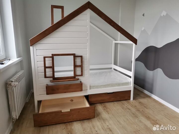 Детская кровать Домик с окном