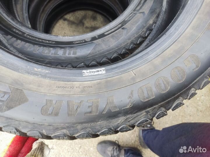 Goodyear UltraGrip Ice Arctic SUV 245/55 R19 103T