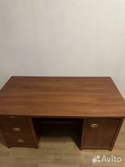 Письменный стол
