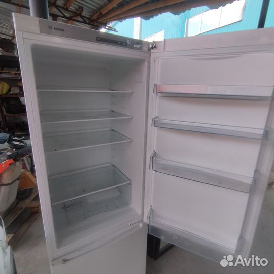 Холодильник Bosch NatureCool KGV36NW1AR