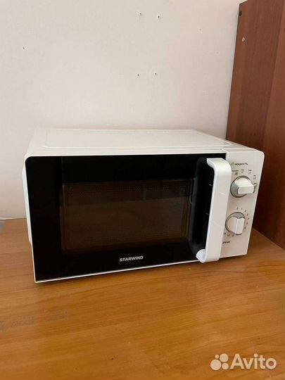 Микроволновая печь Starwind SMW2220 700 Вт