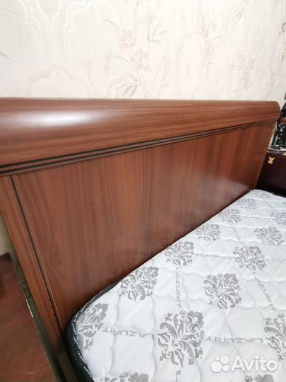 Кровать с матрасом 140х200