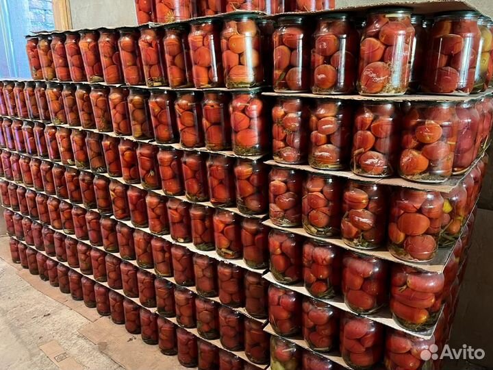 Домашние маринованые помидоры и компот слива