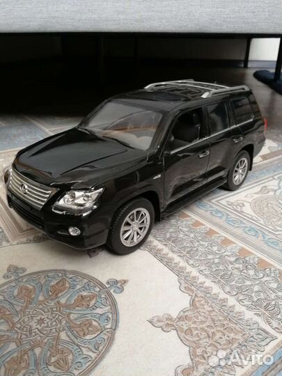 Машинка на радиоуправлении Lexus lx570
