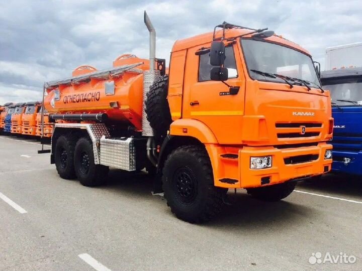 Водитель автомобиля топливозаправщика Камаз