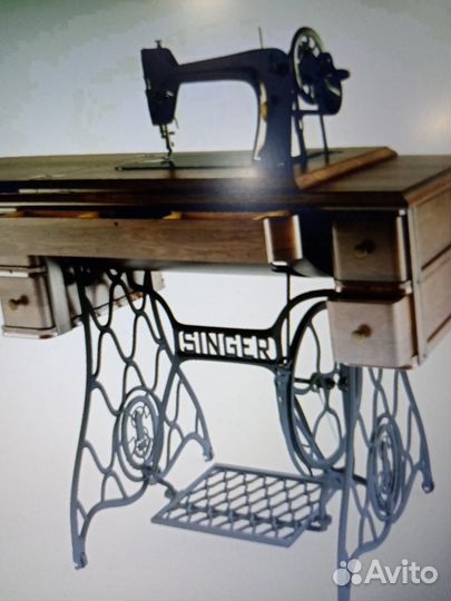 Антикварная швейная машинка Зингер