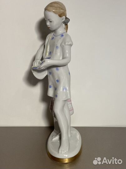 Статуэтка лфз «Юная помощница»