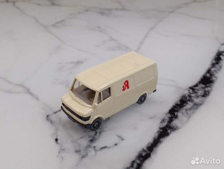 Mercedes-Benz T1 (1977-1995), бежевый