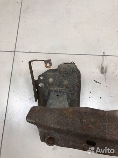 Усилитель переднего бампера Volkswagen Touareg