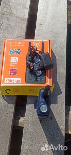 Кнопочный телефон с антеной