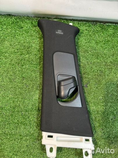 Обшивка стойки кузова левая Toyota Crown Hybrid