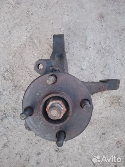 Ступица пер левая Toyota Sprinter Carib